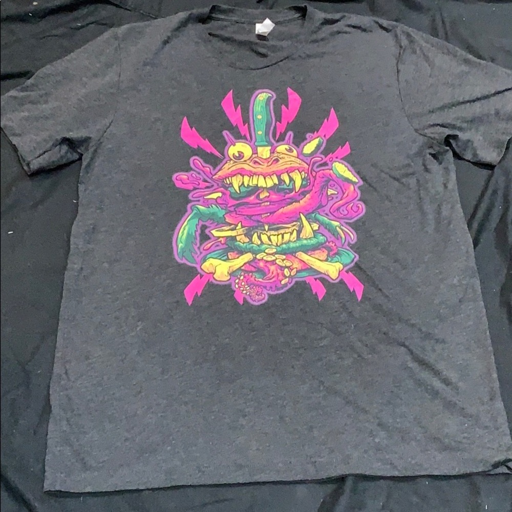 Canvas graphic t-shirt 😈